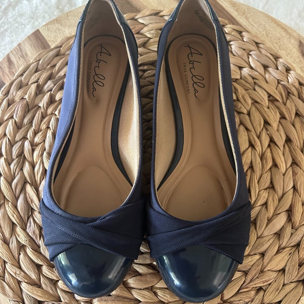 Abella Navey Flat